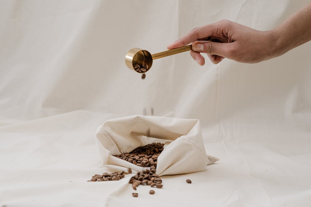Odkrywając świat kawy: od ziarnistej głębi do mielonej finezji